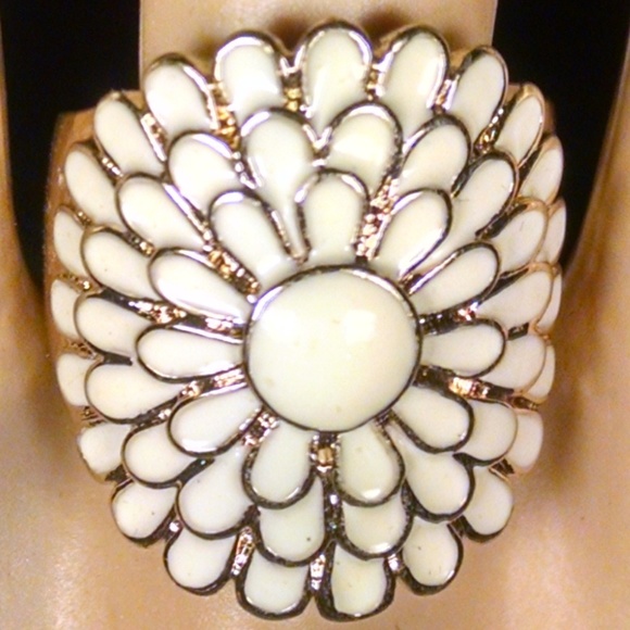 Gorgeous Enamel Flower Petals-like Sexy Ring